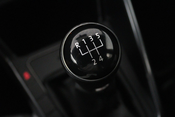 Volkswagen Polo 1.0 TSI Comfortline (PARKEERSENSOREN, CRUISE ADAPTIEF, NAVIGATIE, NL-AUTO, GOED ONDERHOUDEN)