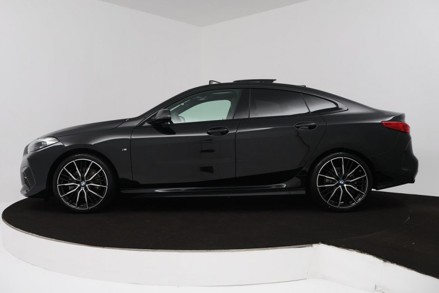 BMW 2 Serie Gran Coupé 218i Executive Edition (PANORAMADAK, ACHTERUITRIJCAMERA, PARKEERSENSOREN, STOELVERWARMING, AUTOMAAT)