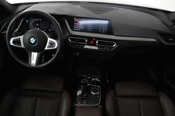 BMW 2 Serie Gran Coupé 218i Executive Edition (PANORAMADAK, ACHTERUITRIJCAMERA, PARKEERSENSOREN, STOELVERWARMING, AUTOMAAT)