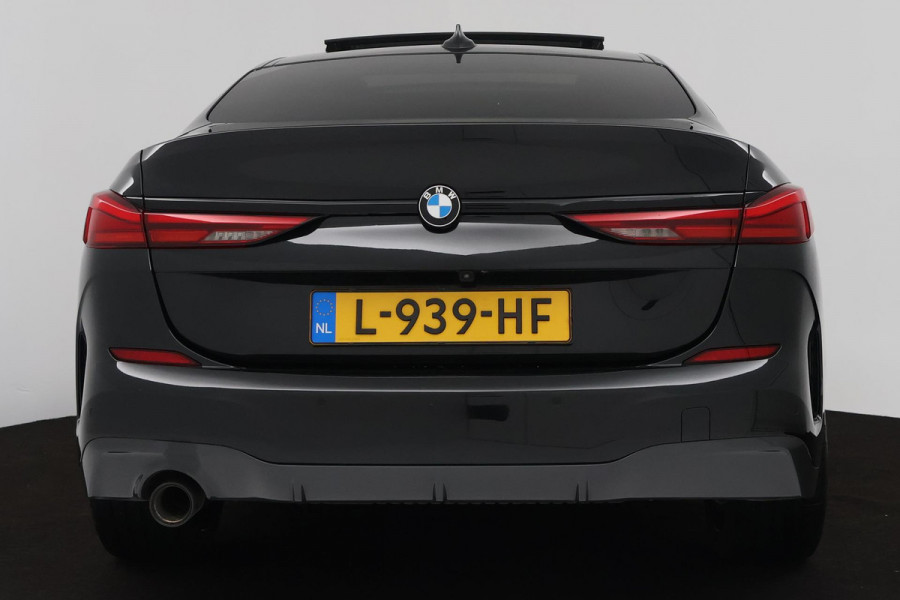 BMW 2 Serie Gran Coupé 218i Executive Edition (PANORAMADAK, ACHTERUITRIJCAMERA, PARKEERSENSOREN, STOELVERWARMING, AUTOMAAT)