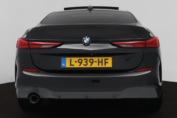 BMW 2 Serie Gran Coupé 218i Executive Edition (PANORAMADAK, ACHTERUITRIJCAMERA, PARKEERSENSOREN, STOELVERWARMING, AUTOMAAT)