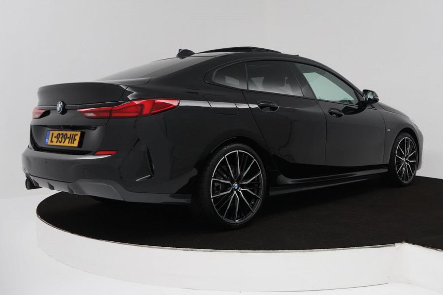 BMW 2 Serie Gran Coupé 218i Executive Edition (PANORAMADAK, ACHTERUITRIJCAMERA, PARKEERSENSOREN, STOELVERWARMING, AUTOMAAT)