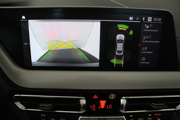 BMW 2 Serie Gran Coupé 218i Executive Edition (PANORAMADAK, ACHTERUITRIJCAMERA, PARKEERSENSOREN, STOELVERWARMING, AUTOMAAT)