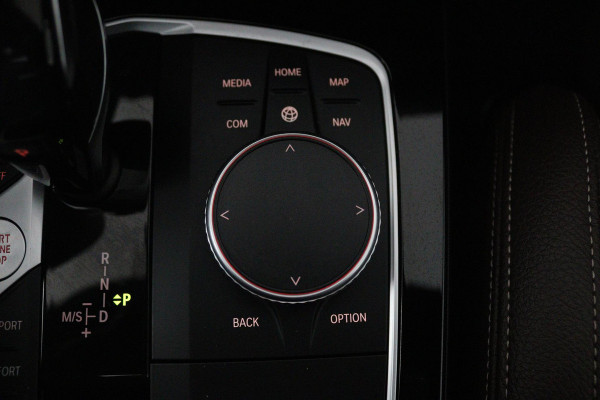 BMW 2 Serie Gran Coupé 218i Executive Edition (PANORAMADAK, ACHTERUITRIJCAMERA, PARKEERSENSOREN, STOELVERWARMING, AUTOMAAT)