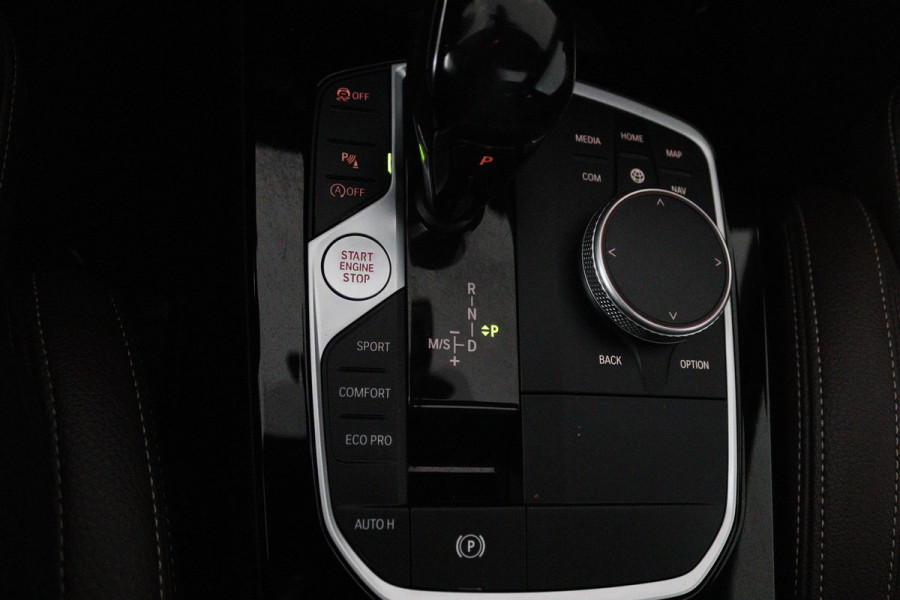 BMW 2 Serie Gran Coupé 218i Executive Edition (PANORAMADAK, ACHTERUITRIJCAMERA, PARKEERSENSOREN, STOELVERWARMING, AUTOMAAT)