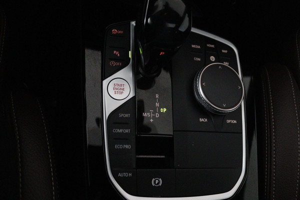BMW 2 Serie Gran Coupé 218i Executive Edition (PANORAMADAK, ACHTERUITRIJCAMERA, PARKEERSENSOREN, STOELVERWARMING, AUTOMAAT)