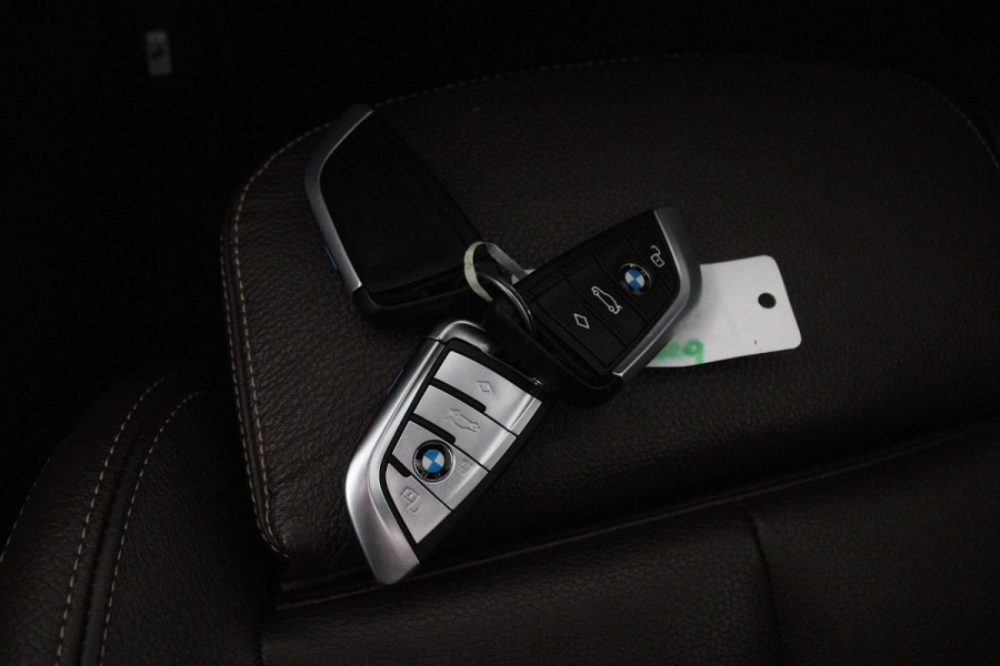 BMW 2 Serie Gran Coupé 218i Executive Edition (PANORAMADAK, ACHTERUITRIJCAMERA, PARKEERSENSOREN, STOELVERWARMING, AUTOMAAT)
