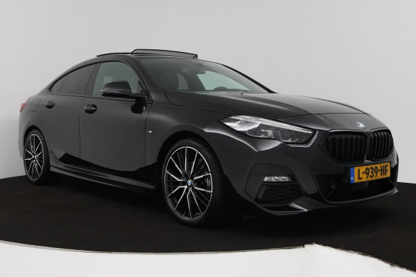 BMW 2 Serie Gran Coupé 218i Executive Edition (PANORAMADAK, ACHTERUITRIJCAMERA, PARKEERSENSOREN, STOELVERWARMING, AUTOMAAT)
