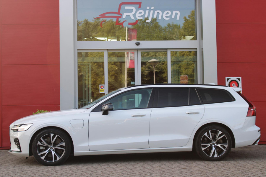 Volvo V60 2.0 T6 340PK RECHARGE AWD R-DESIGN **NIEUWSTAAT!** | ELEKTRISCH BEDIENBARE VOORSTOELEN MET GEHEUGEN OP BESTUURDERSSTOEL | 18" 5-Y SPAAKS MATT BLACK / DIAMOND CUT R-DESIGN WIELEN | HIGH PERFORMANCE SOUND HARMAN KARDON | ADAPTIVE CRUISE CONTROL | ACHTERUITRIJ CAMERA | GETINTE RUITEN | PARKEERSENSOREN VOOR EN ACHTER | STOEL/STUUR VERWARMING | BEKLEDING R-DESIGN NAPPA LEDER / TEXTIEL CHARCOAL IN COMBINATIE MET SPORTSTOELEN | KEYLESS ENTRY/START | ELEKTRISCH BEDIENBARE ACHTERKLEP |