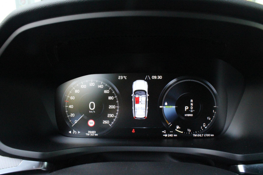 Volvo V60 2.0 T6 340PK RECHARGE AWD R-DESIGN **NIEUWSTAAT!** | ELEKTRISCH BEDIENBARE VOORSTOELEN MET GEHEUGEN OP BESTUURDERSSTOEL | 18" 5-Y SPAAKS MATT BLACK / DIAMOND CUT R-DESIGN WIELEN | HIGH PERFORMANCE SOUND HARMAN KARDON | ADAPTIVE CRUISE CONTROL | ACHTERUITRIJ CAMERA | GETINTE RUITEN | PARKEERSENSOREN VOOR EN ACHTER | STOEL/STUUR VERWARMING | BEKLEDING R-DESIGN NAPPA LEDER / TEXTIEL CHARCOAL IN COMBINATIE MET SPORTSTOELEN | KEYLESS ENTRY/START | ELEKTRISCH BEDIENBARE ACHTERKLEP |