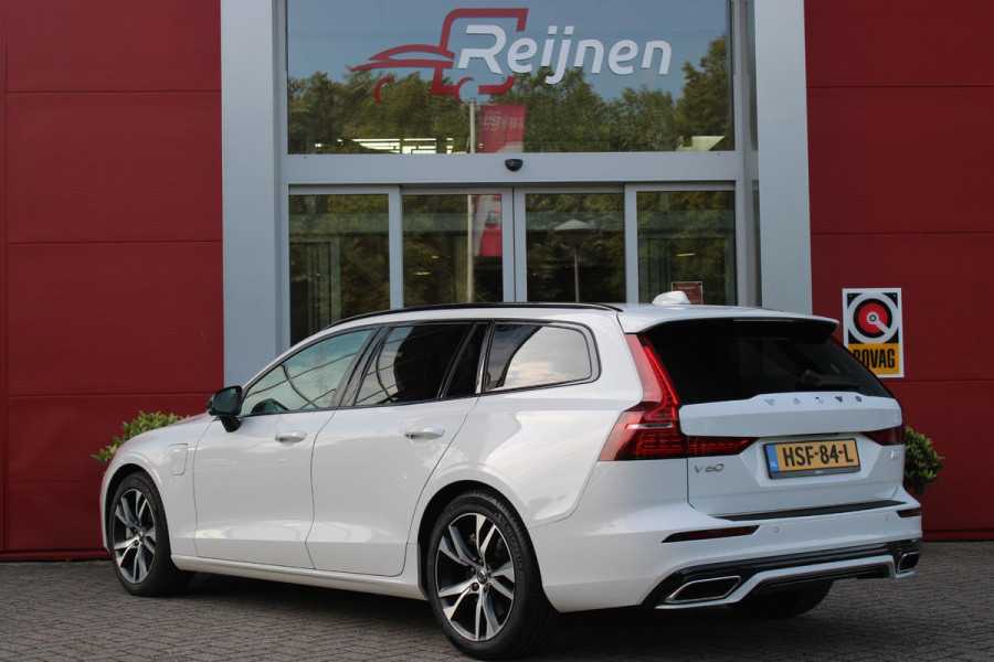 Volvo V60 2.0 T6 340PK RECHARGE AWD R-DESIGN **NIEUWSTAAT!** | ELEKTRISCH BEDIENBARE VOORSTOELEN MET GEHEUGEN OP BESTUURDERSSTOEL | 18" 5-Y SPAAKS MATT BLACK / DIAMOND CUT R-DESIGN WIELEN | HIGH PERFORMANCE SOUND HARMAN KARDON | ADAPTIVE CRUISE CONTROL | ACHTERUITRIJ CAMERA | GETINTE RUITEN | PARKEERSENSOREN VOOR EN ACHTER | STOEL/STUUR VERWARMING | BEKLEDING R-DESIGN NAPPA LEDER / TEXTIEL CHARCOAL IN COMBINATIE MET SPORTSTOELEN | KEYLESS ENTRY/START | ELEKTRISCH BEDIENBARE ACHTERKLEP |