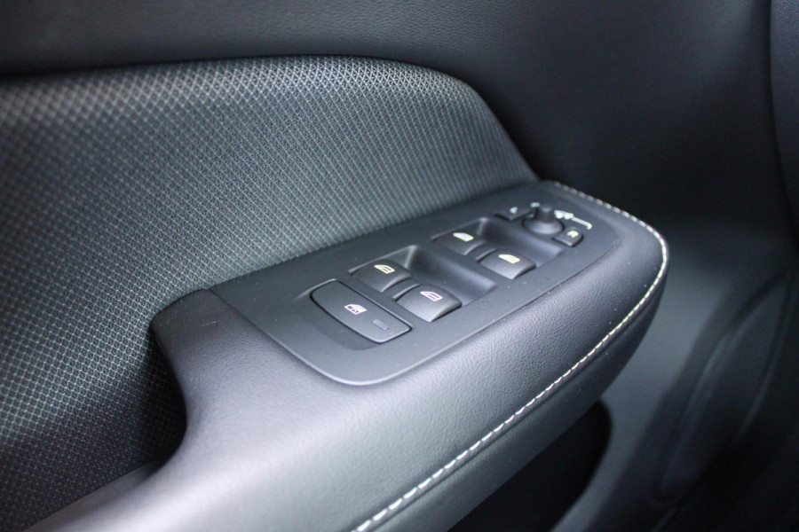Volvo V60 2.0 T6 340PK RECHARGE AWD R-DESIGN **NIEUWSTAAT!** | ELEKTRISCH BEDIENBARE VOORSTOELEN MET GEHEUGEN OP BESTUURDERSSTOEL | 18" 5-Y SPAAKS MATT BLACK / DIAMOND CUT R-DESIGN WIELEN | HIGH PERFORMANCE SOUND HARMAN KARDON | ADAPTIVE CRUISE CONTROL | ACHTERUITRIJ CAMERA | GETINTE RUITEN | PARKEERSENSOREN VOOR EN ACHTER | STOEL/STUUR VERWARMING | BEKLEDING R-DESIGN NAPPA LEDER / TEXTIEL CHARCOAL IN COMBINATIE MET SPORTSTOELEN | KEYLESS ENTRY/START | ELEKTRISCH BEDIENBARE ACHTERKLEP |