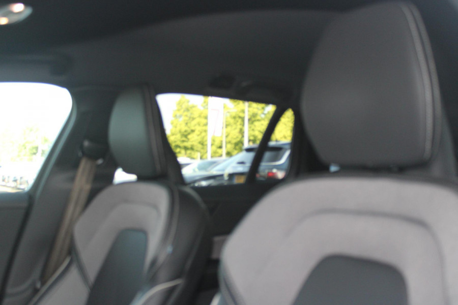 Volvo V60 2.0 T6 340PK RECHARGE AWD R-DESIGN **NIEUWSTAAT!** | ELEKTRISCH BEDIENBARE VOORSTOELEN MET GEHEUGEN OP BESTUURDERSSTOEL | 18" 5-Y SPAAKS MATT BLACK / DIAMOND CUT R-DESIGN WIELEN | HIGH PERFORMANCE SOUND HARMAN KARDON | ADAPTIVE CRUISE CONTROL | ACHTERUITRIJ CAMERA | GETINTE RUITEN | PARKEERSENSOREN VOOR EN ACHTER | STOEL/STUUR VERWARMING | BEKLEDING R-DESIGN NAPPA LEDER / TEXTIEL CHARCOAL IN COMBINATIE MET SPORTSTOELEN | KEYLESS ENTRY/START | ELEKTRISCH BEDIENBARE ACHTERKLEP |