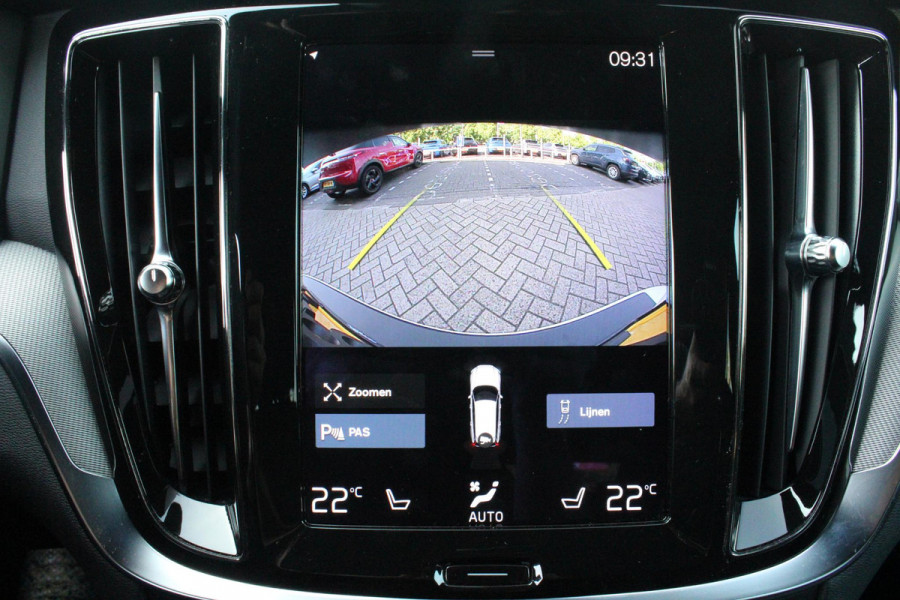 Volvo V60 2.0 T6 340PK RECHARGE AWD R-DESIGN **NIEUWSTAAT!** | ELEKTRISCH BEDIENBARE VOORSTOELEN MET GEHEUGEN OP BESTUURDERSSTOEL | 18" 5-Y SPAAKS MATT BLACK / DIAMOND CUT R-DESIGN WIELEN | HIGH PERFORMANCE SOUND HARMAN KARDON | ADAPTIVE CRUISE CONTROL | ACHTERUITRIJ CAMERA | GETINTE RUITEN | PARKEERSENSOREN VOOR EN ACHTER | STOEL/STUUR VERWARMING | BEKLEDING R-DESIGN NAPPA LEDER / TEXTIEL CHARCOAL IN COMBINATIE MET SPORTSTOELEN | KEYLESS ENTRY/START | ELEKTRISCH BEDIENBARE ACHTERKLEP |