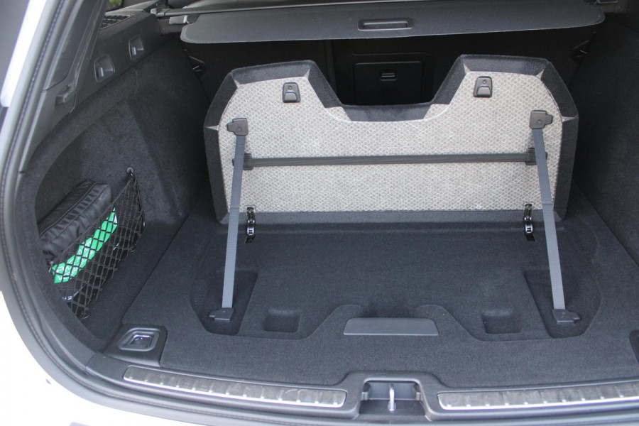 Volvo V60 2.0 T6 340PK RECHARGE AWD R-DESIGN **NIEUWSTAAT!** | ELEKTRISCH BEDIENBARE VOORSTOELEN MET GEHEUGEN OP BESTUURDERSSTOEL | 18" 5-Y SPAAKS MATT BLACK / DIAMOND CUT R-DESIGN WIELEN | HIGH PERFORMANCE SOUND HARMAN KARDON | ADAPTIVE CRUISE CONTROL | ACHTERUITRIJ CAMERA | GETINTE RUITEN | PARKEERSENSOREN VOOR EN ACHTER | STOEL/STUUR VERWARMING | BEKLEDING R-DESIGN NAPPA LEDER / TEXTIEL CHARCOAL IN COMBINATIE MET SPORTSTOELEN | KEYLESS ENTRY/START | ELEKTRISCH BEDIENBARE ACHTERKLEP |