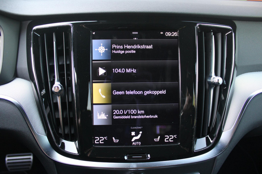 Volvo V60 2.0 T6 340PK RECHARGE AWD R-DESIGN **NIEUWSTAAT!** | ELEKTRISCH BEDIENBARE VOORSTOELEN MET GEHEUGEN OP BESTUURDERSSTOEL | 18" 5-Y SPAAKS MATT BLACK / DIAMOND CUT R-DESIGN WIELEN | HIGH PERFORMANCE SOUND HARMAN KARDON | ADAPTIVE CRUISE CONTROL | ACHTERUITRIJ CAMERA | GETINTE RUITEN | PARKEERSENSOREN VOOR EN ACHTER | STOEL/STUUR VERWARMING | BEKLEDING R-DESIGN NAPPA LEDER / TEXTIEL CHARCOAL IN COMBINATIE MET SPORTSTOELEN | KEYLESS ENTRY/START | ELEKTRISCH BEDIENBARE ACHTERKLEP |