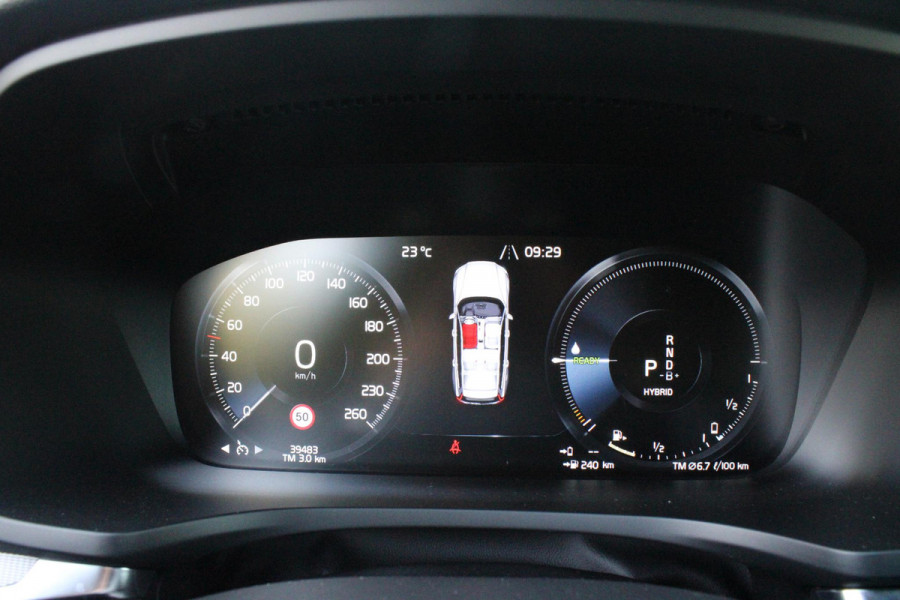 Volvo V60 2.0 T6 340PK RECHARGE AWD R-DESIGN **NIEUWSTAAT!** | ELEKTRISCH BEDIENBARE VOORSTOELEN MET GEHEUGEN OP BESTUURDERSSTOEL | 18" 5-Y SPAAKS MATT BLACK / DIAMOND CUT R-DESIGN WIELEN | HIGH PERFORMANCE SOUND HARMAN KARDON | ADAPTIVE CRUISE CONTROL | ACHTERUITRIJ CAMERA | GETINTE RUITEN | PARKEERSENSOREN VOOR EN ACHTER | STOEL/STUUR VERWARMING | BEKLEDING R-DESIGN NAPPA LEDER / TEXTIEL CHARCOAL IN COMBINATIE MET SPORTSTOELEN | KEYLESS ENTRY/START | ELEKTRISCH BEDIENBARE ACHTERKLEP |