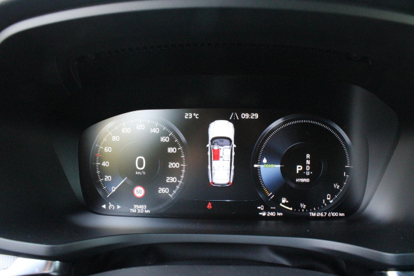 Volvo V60 2.0 T6 340PK RECHARGE AWD R-DESIGN **NIEUWSTAAT!** | ELEKTRISCH BEDIENBARE VOORSTOELEN MET GEHEUGEN OP BESTUURDERSSTOEL | 18" 5-Y SPAAKS MATT BLACK / DIAMOND CUT R-DESIGN WIELEN | HIGH PERFORMANCE SOUND HARMAN KARDON | ADAPTIVE CRUISE CONTROL | ACHTERUITRIJ CAMERA | GETINTE RUITEN | PARKEERSENSOREN VOOR EN ACHTER | STOEL/STUUR VERWARMING | BEKLEDING R-DESIGN NAPPA LEDER / TEXTIEL CHARCOAL IN COMBINATIE MET SPORTSTOELEN | KEYLESS ENTRY/START | ELEKTRISCH BEDIENBARE ACHTERKLEP |