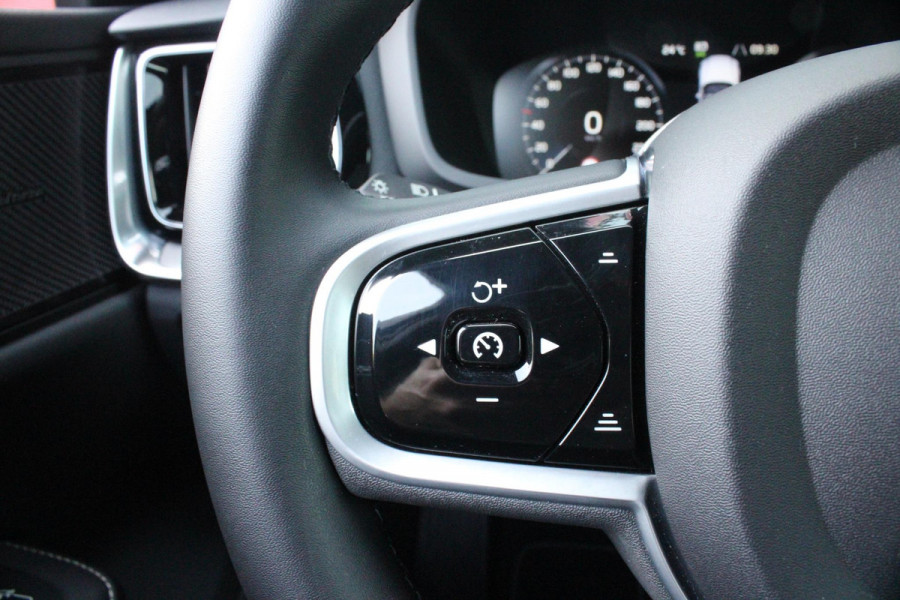 Volvo V60 2.0 T6 340PK RECHARGE AWD R-DESIGN **NIEUWSTAAT!** | ELEKTRISCH BEDIENBARE VOORSTOELEN MET GEHEUGEN OP BESTUURDERSSTOEL | 18" 5-Y SPAAKS MATT BLACK / DIAMOND CUT R-DESIGN WIELEN | HIGH PERFORMANCE SOUND HARMAN KARDON | ADAPTIVE CRUISE CONTROL | ACHTERUITRIJ CAMERA | GETINTE RUITEN | PARKEERSENSOREN VOOR EN ACHTER | STOEL/STUUR VERWARMING | BEKLEDING R-DESIGN NAPPA LEDER / TEXTIEL CHARCOAL IN COMBINATIE MET SPORTSTOELEN | KEYLESS ENTRY/START | ELEKTRISCH BEDIENBARE ACHTERKLEP |
