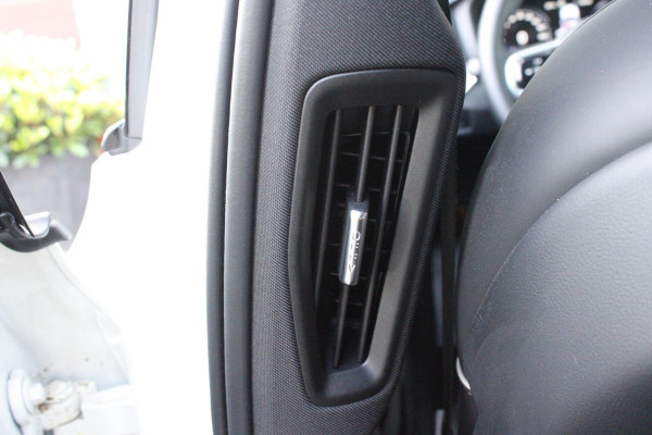 Volvo V60 2.0 T6 340PK RECHARGE AWD R-DESIGN **NIEUWSTAAT!** | ELEKTRISCH BEDIENBARE VOORSTOELEN MET GEHEUGEN OP BESTUURDERSSTOEL | 18" 5-Y SPAAKS MATT BLACK / DIAMOND CUT R-DESIGN WIELEN | HIGH PERFORMANCE SOUND HARMAN KARDON | ADAPTIVE CRUISE CONTROL | ACHTERUITRIJ CAMERA | GETINTE RUITEN | PARKEERSENSOREN VOOR EN ACHTER | STOEL/STUUR VERWARMING | BEKLEDING R-DESIGN NAPPA LEDER / TEXTIEL CHARCOAL IN COMBINATIE MET SPORTSTOELEN | KEYLESS ENTRY/START | ELEKTRISCH BEDIENBARE ACHTERKLEP |
