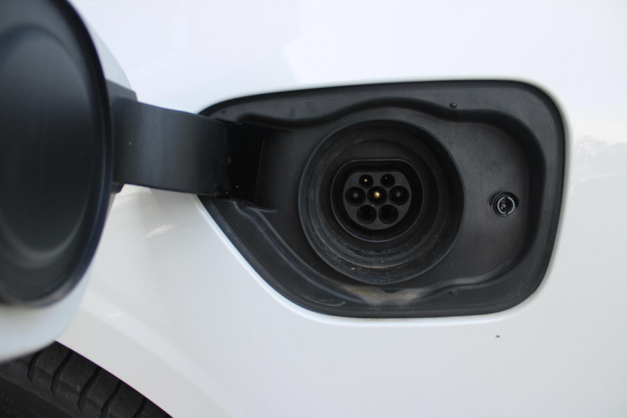 Volvo V60 2.0 T6 340PK RECHARGE AWD R-DESIGN **NIEUWSTAAT!** | ELEKTRISCH BEDIENBARE VOORSTOELEN MET GEHEUGEN OP BESTUURDERSSTOEL | 18" 5-Y SPAAKS MATT BLACK / DIAMOND CUT R-DESIGN WIELEN | HIGH PERFORMANCE SOUND HARMAN KARDON | ADAPTIVE CRUISE CONTROL | ACHTERUITRIJ CAMERA | GETINTE RUITEN | PARKEERSENSOREN VOOR EN ACHTER | STOEL/STUUR VERWARMING | BEKLEDING R-DESIGN NAPPA LEDER / TEXTIEL CHARCOAL IN COMBINATIE MET SPORTSTOELEN | KEYLESS ENTRY/START | ELEKTRISCH BEDIENBARE ACHTERKLEP |
