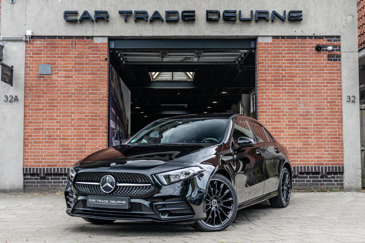 Mercedes-Benz A-Klasse 250 e AMG Pano / Camera / Ambi Mercedes-Benz A-Klasse 250 e AMG Pano / Camera / Ambi