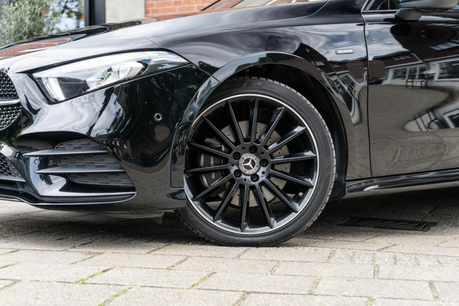 Mercedes-Benz A-Klasse 250 e AMG Pano / Camera / Ambi