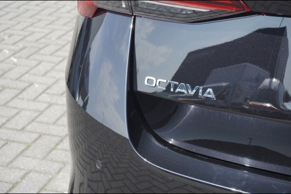 Škoda Octavia Combi 150PK AUTOMAAT ADAPTIVE | WINTERPACK | CAMERA | NAVI | KEYLESS!