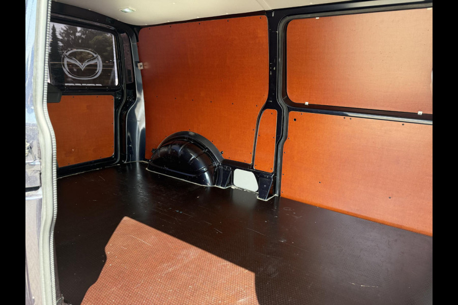 Volkswagen Transporter 2.0 TDI L2H1 Highline | EX. BTW PRIJZEN | 2 SCHUIFDEUREN | AUTOMAAT | TREKHAAK | ACHTERUITRIJCAMERA |