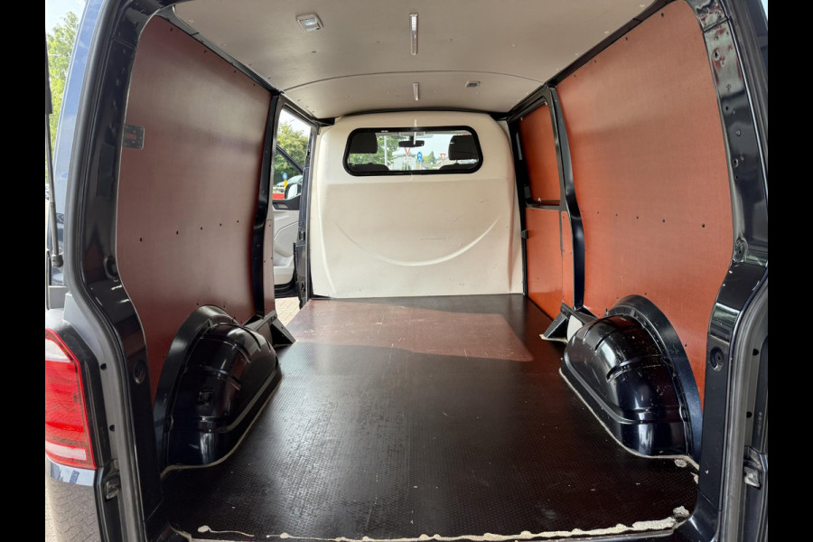 Volkswagen Transporter 2.0 TDI L2H1 Highline | EX. BTW PRIJZEN | 2 SCHUIFDEUREN | AUTOMAAT | TREKHAAK | ACHTERUITRIJCAMERA |