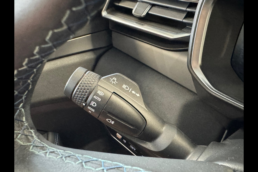 Lynk & Co 01 1.5 AUT. PLUG-IN HYBRIDE PANORAMADAK AIRCO CAMERA CRUISE PDC STOELVERWARMING APPLE CARPLAY