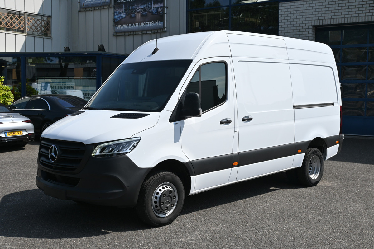 Mercedes-Benz Sprinter 516 CDI L2H2 2 Schuifdeuren, LED, MBUX met 360 graden Camera, Standkachel Mercedes-Benz Sprinter 516 CDI L2H2 2 Schuifdeuren, LED, MBUX met 360 graden Camera, Standkachel