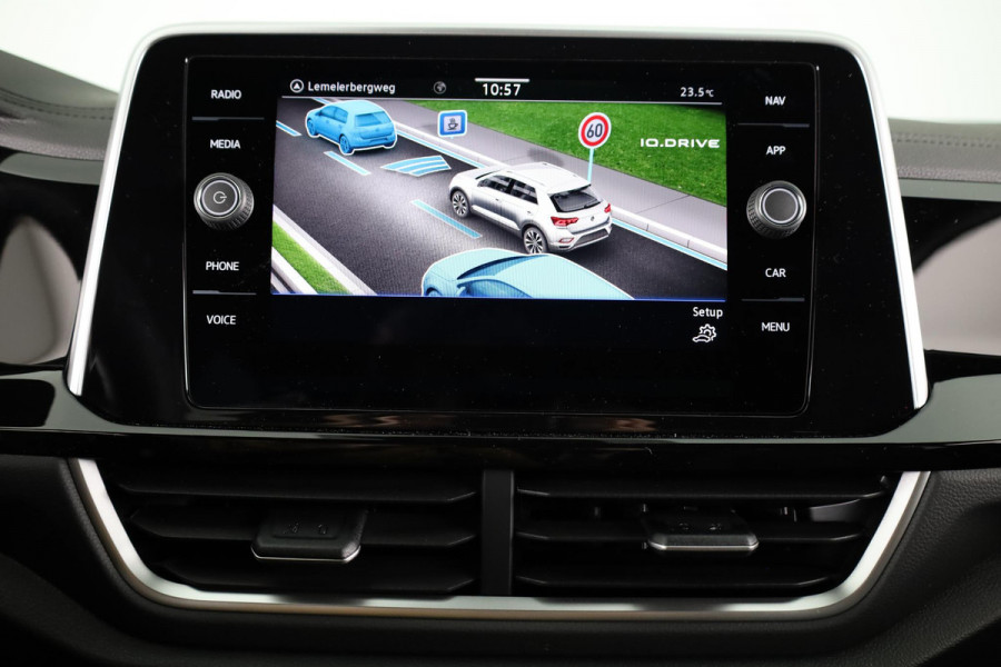 Volkswagen T-Roc R-Line-Edition 1.5 110 kW / 150 pk TSI SUV 7 versn