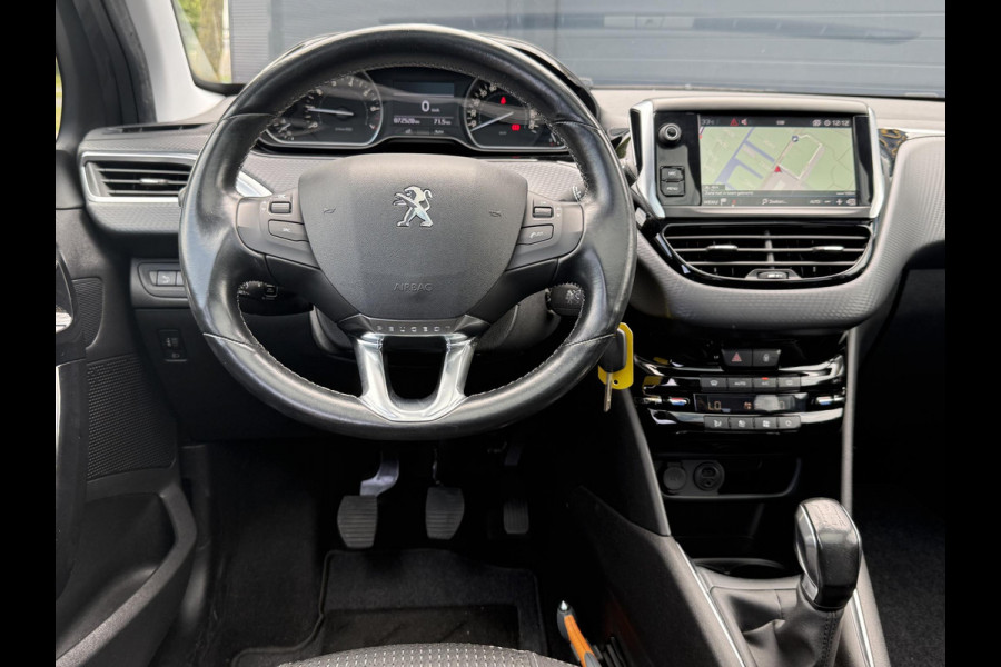 Peugeot 208 1.2 PureTech Allure Navi,Pano,Camera,Clima,Cruise,Apple Carplay,N.A.P,110pk,APK tot 09-2026