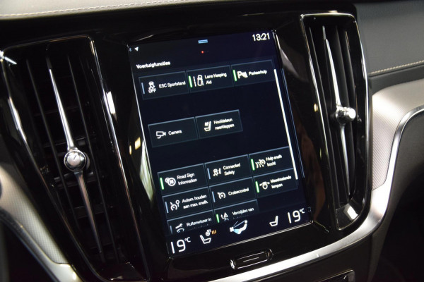 Volvo V60 2.0 T6 Recharge AWD Navi|Panoramadak|Dealer onderhouden|342pk!!|ACC|Stuurverwarming