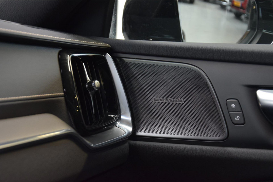 Volvo V60 2.0 T6 Recharge AWD Navi|Panoramadak|Dealer onderhouden|342pk!!|ACC|Stuurverwarming