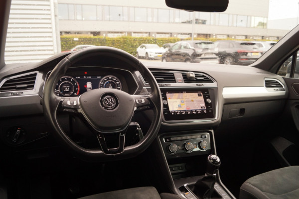 Volkswagen Tiguan 1.4 TSI 150pk R-Line Business -PANO-LED-ECC-NAVI-PDC-