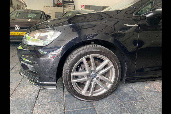 Volkswagen Golf 1.5 TSI Highline Business R Line iq Drive|Pano |DSG-Autom|ACC /Autom Trekhaak|Parkpilot|F! Flippers|Clima|Dealer