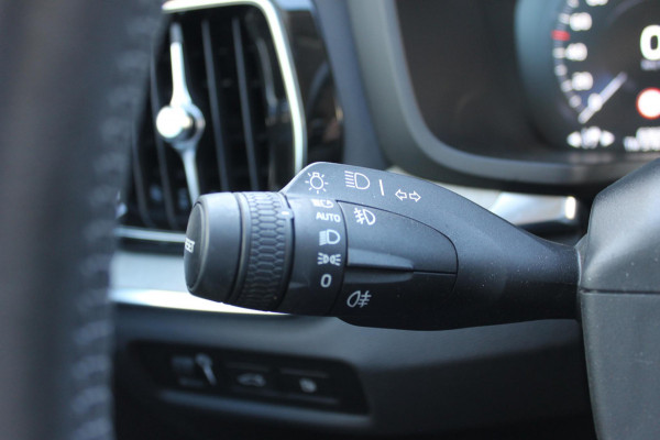 Volvo V60 T6 350PK Automaat Recharge AWD Inscription Long Range / Adaptieve Cruise Control / Verwarmbare voorruit / Harman Kardon Audio / Parkeersensoren met parkeercamera achter