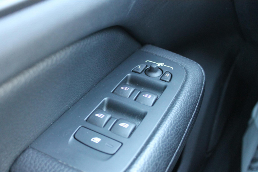 Volvo V60 T6 350PK Automaat Recharge AWD Inscription Long Range / Adaptieve Cruise Control / Verwarmbare voorruit / Harman Kardon Audio / Parkeersensoren met parkeercamera achter
