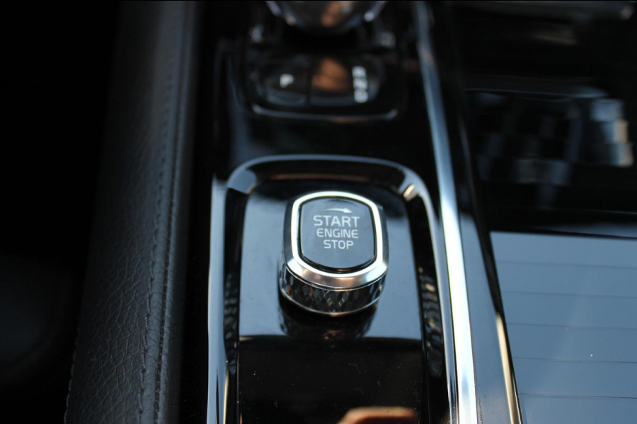 Volvo V60 T6 350PK Automaat Recharge AWD Inscription Long Range / Adaptieve Cruise Control / Verwarmbare voorruit / Harman Kardon Audio / Parkeersensoren met parkeercamera achter