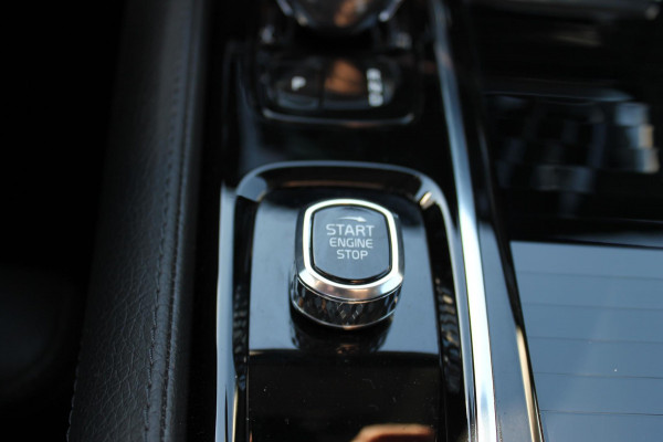 Volvo V60 T6 350PK Automaat Recharge AWD Inscription Long Range / Adaptieve Cruise Control / Verwarmbare voorruit / Harman Kardon Audio / Parkeersensoren met parkeercamera achter