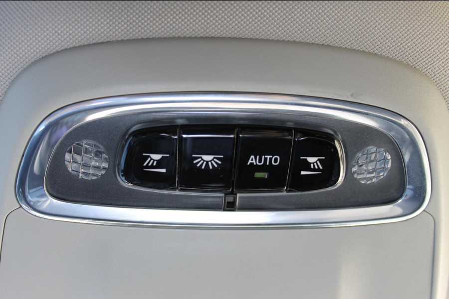 Volvo V60 T6 350PK Automaat Recharge AWD Inscription Long Range / Adaptieve Cruise Control / Verwarmbare voorruit / Harman Kardon Audio / Parkeersensoren met parkeercamera achter