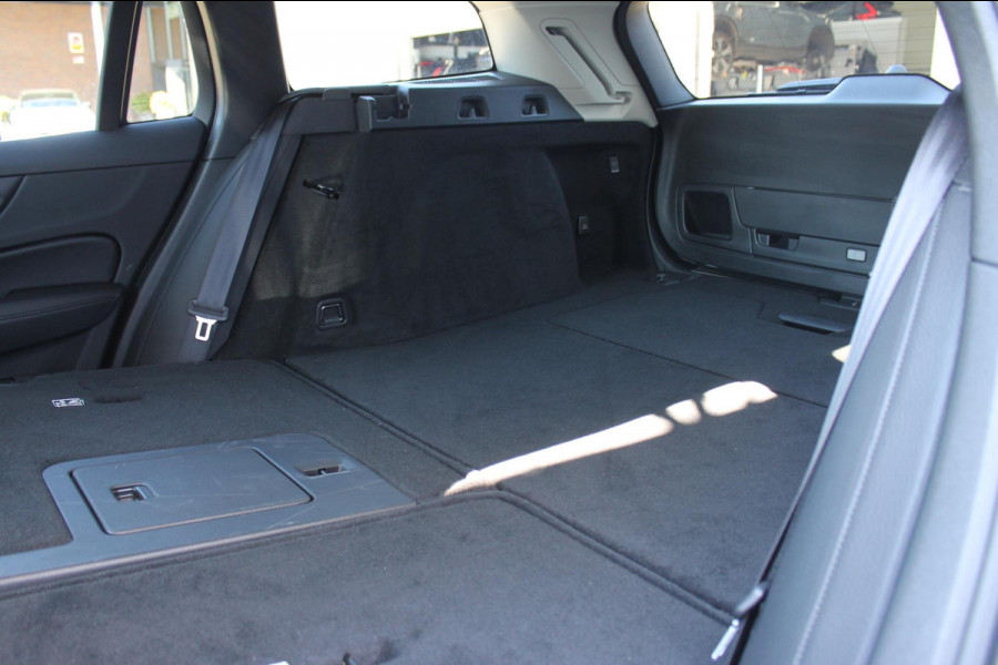 Volvo V60 T6 350PK Automaat Recharge AWD Inscription Long Range / Adaptieve Cruise Control / Verwarmbare voorruit / Harman Kardon Audio / Parkeersensoren met parkeercamera achter