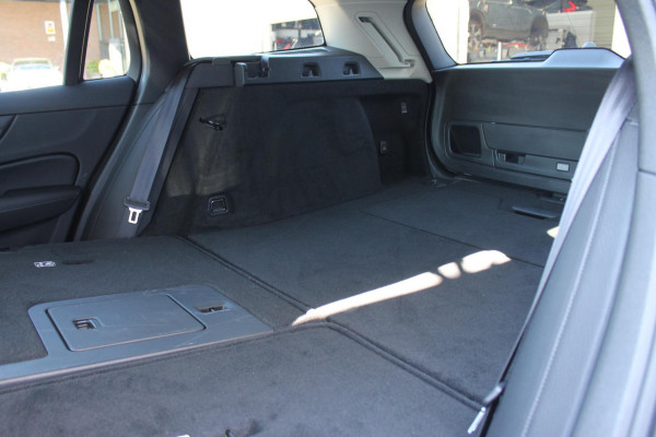 Volvo V60 T6 350PK Automaat Recharge AWD Inscription Long Range / Adaptieve Cruise Control / Verwarmbare voorruit / Harman Kardon Audio / Parkeersensoren met parkeercamera achter