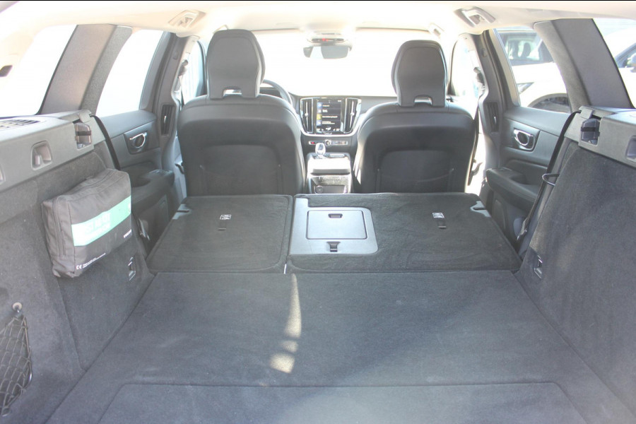 Volvo V60 T6 350PK Automaat Recharge AWD Inscription Long Range / Adaptieve Cruise Control / Verwarmbare voorruit / Harman Kardon Audio / Parkeersensoren met parkeercamera achter