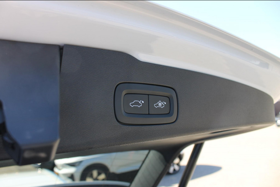 Volvo V60 T6 350PK Automaat Recharge AWD Inscription Long Range / Adaptieve Cruise Control / Verwarmbare voorruit / Harman Kardon Audio / Parkeersensoren met parkeercamera achter