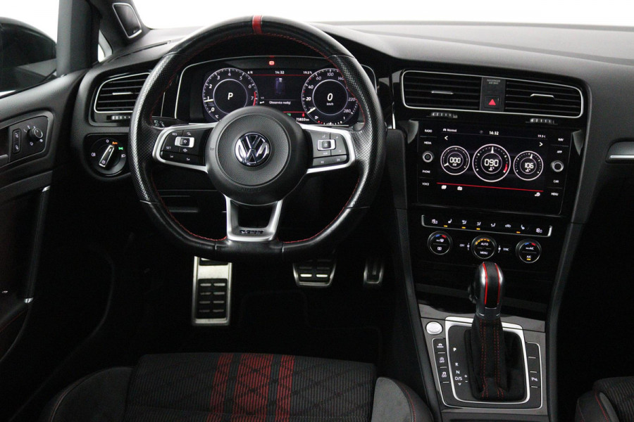 Volkswagen Golf 2.0 TSI GTI TCR (AKRAPOVIC, PANORAMADAK, CAMERA, STOELVERWARMING, CRUISE CONTROL, DEALER ONDERHOUDEN)