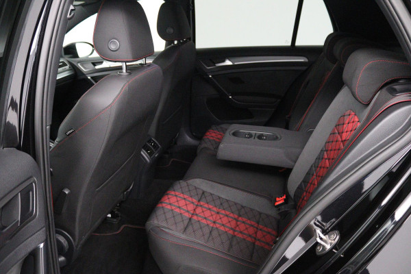 Volkswagen Golf 2.0 TSI GTI TCR (AKRAPOVIC, PANORAMADAK, CAMERA, STOELVERWARMING, CRUISE CONTROL, DEALER ONDERHOUDEN)