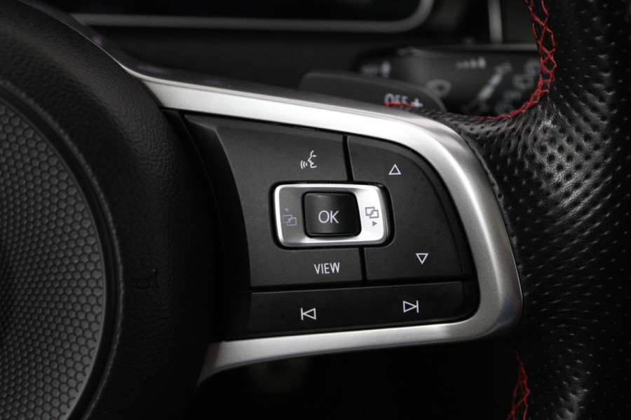 Volkswagen Golf 2.0 TSI GTI TCR (AKRAPOVIC, PANORAMADAK, CAMERA, STOELVERWARMING, CRUISE CONTROL, DEALER ONDERHOUDEN)